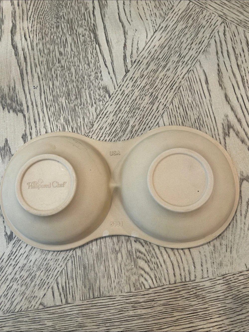 Pampered Chef Double Round Stoneware Dish in Cream